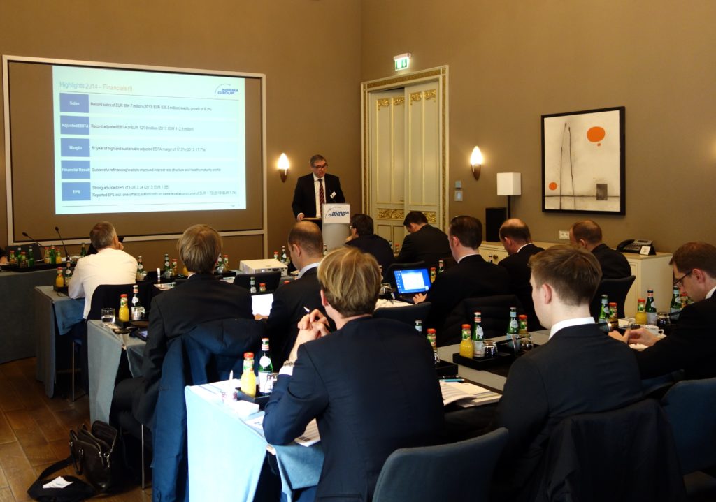 Werner Deggim präsentiert die Jahresergebnisse auf der Analystenkonferenz 2015.
