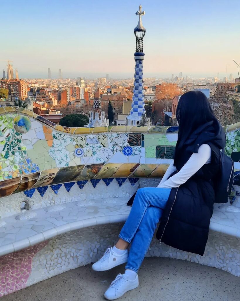 Image of Sonja Raičević in Park Güell with a view of Barcelona